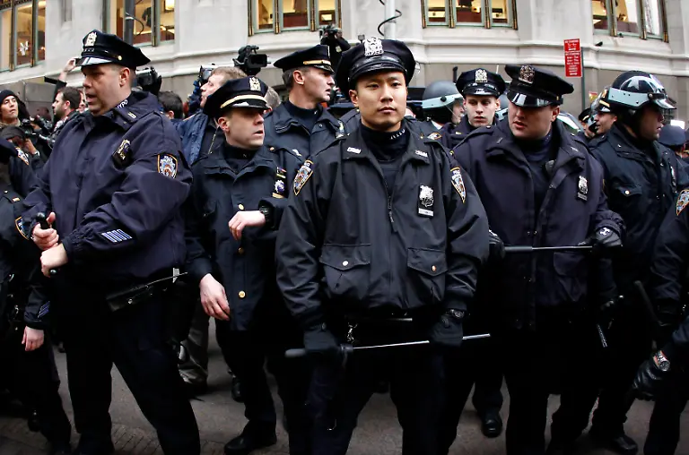 2011-11-17T203818Z-01-NYK352-RTRMDNP-3-PROTESTS-WALLSTREET-JPG5782593128348659974