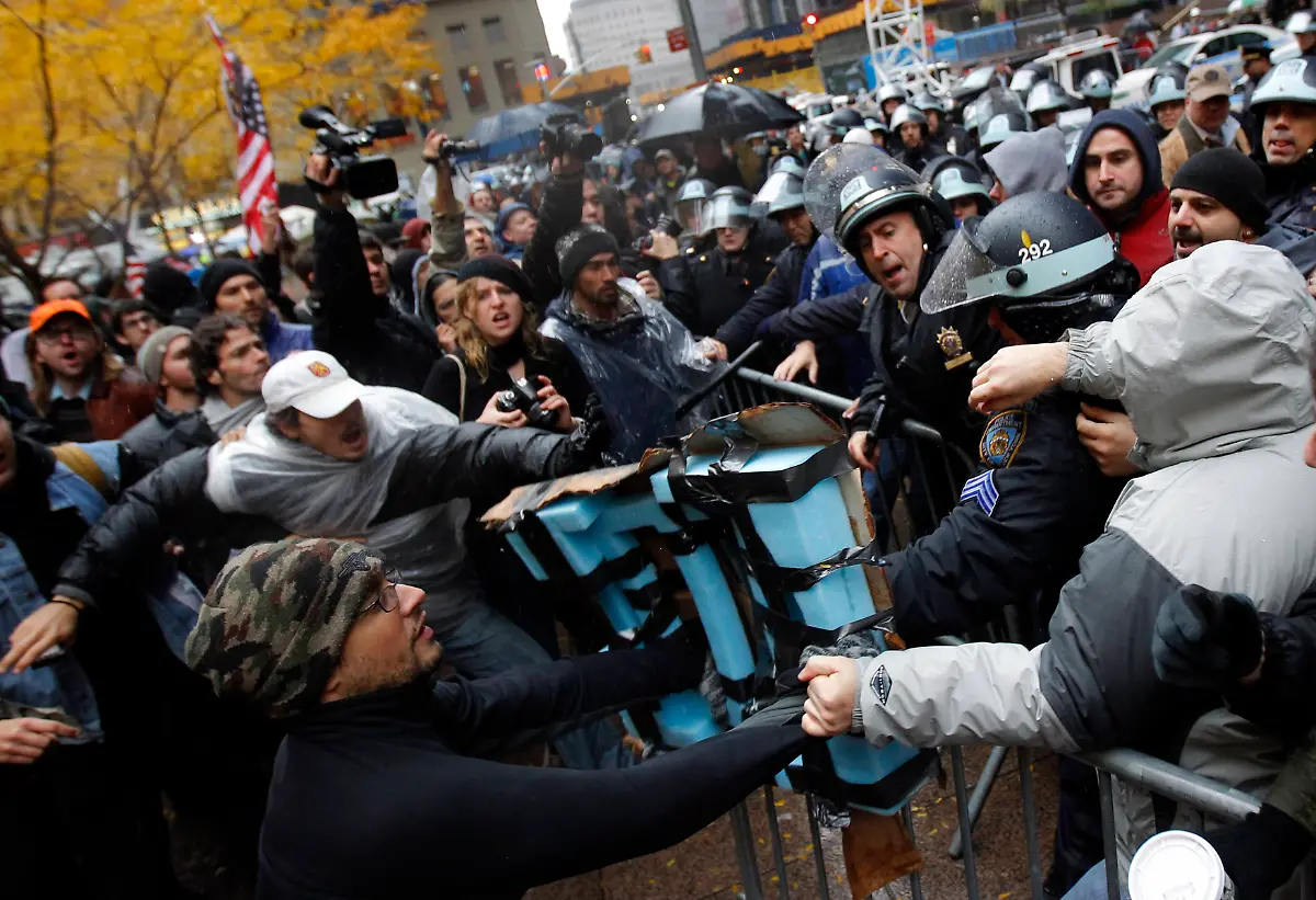 2011-11-17T202523Z-01-NYK347-RTRMDNP-3-PROTESTS-WALLSTREET-JPG8108972598562627231