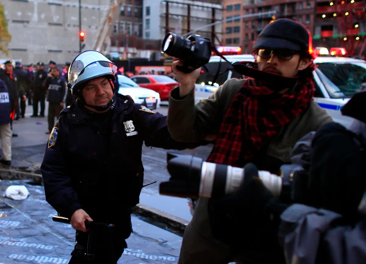 2011-11-17T232552Z-01-EMZ107-RTRMDNP-3-USA-PROTESTERS-NEWYORK-JPG7073158056785102473