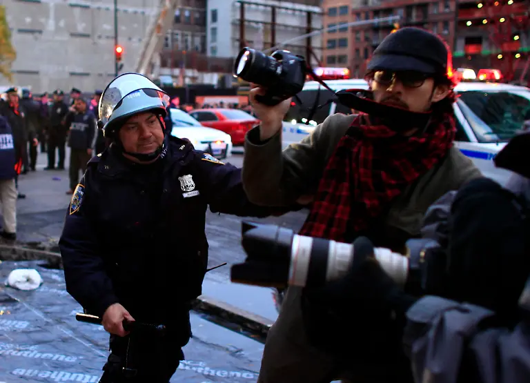 2011-11-17T232552Z-01-EMZ107-RTRMDNP-3-USA-PROTESTERS-NEWYORK-JPG7073158056785102473