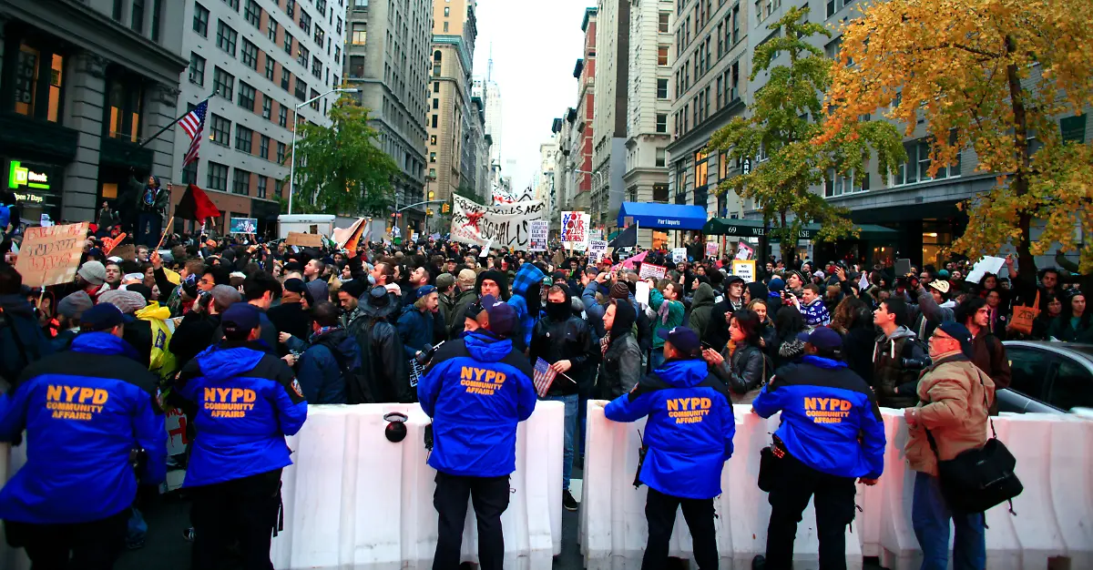 2011-11-17T220050Z-01-EMZ101-RTRMDNP-3-USA-PROTESTS-NEWYORK-JPG8407423128009520172
