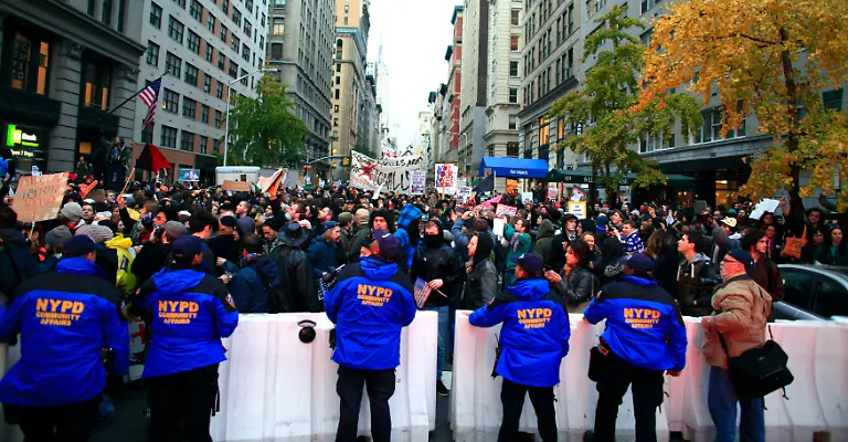 2011-11-17T220050Z-01-EMZ101-RTRMDNP-3-USA-PROTESTS-NEWYORK-JPG8407423128009520172