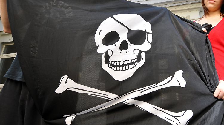 Eine Totenkopffahne erregt die Gemüter.