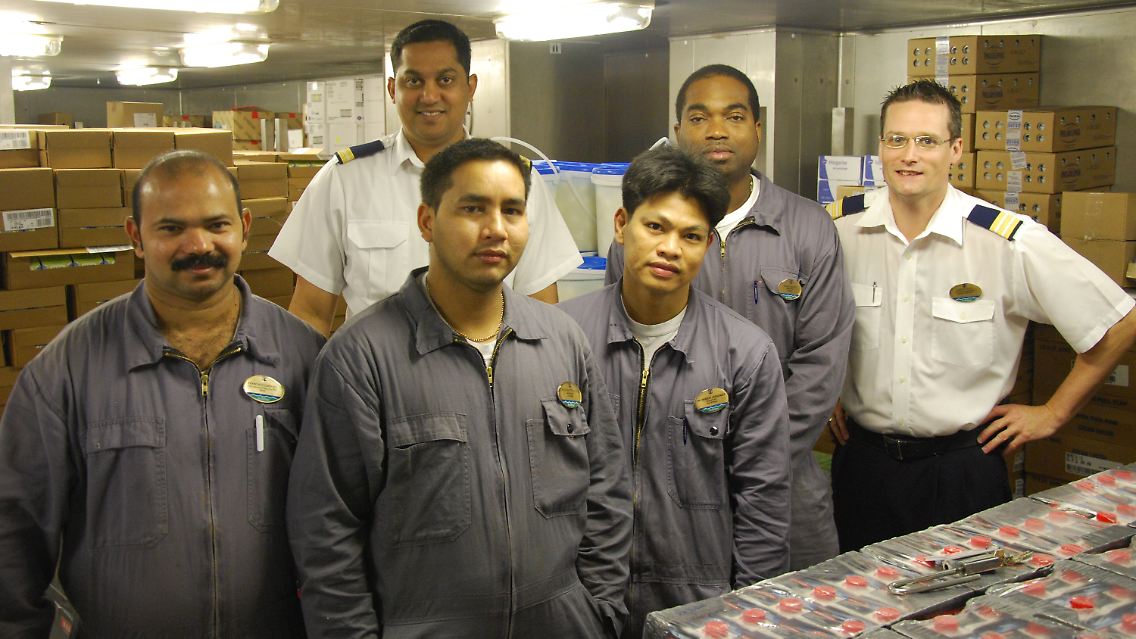 Versorgungsoffizier Simon Wiig (ganz rechts) mit seinem Team.