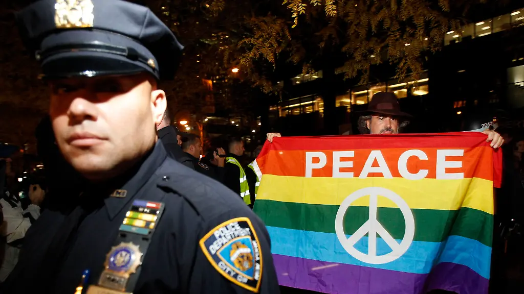 2011-11-16T005150Z-01-JJR104-RTRMDNP-3-USA-PROTESTS-NEWYORK-JPG3576831322048343782