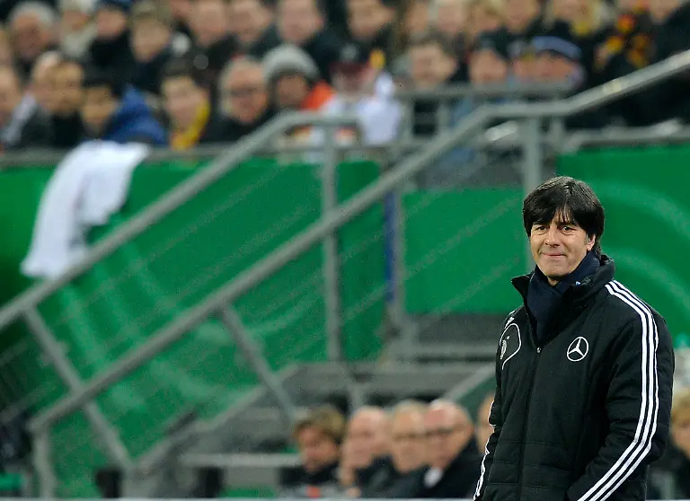 2011-11-15T220439Z-01-FBI14-RTRMDNP-3-SOCCER-GERMANY-JPG5285855923243074288