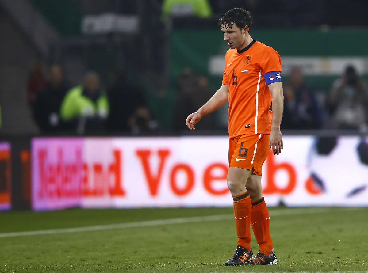 2011-11-15T214928Z-01-KAI16-RTRMDNP-3-SOCCER-GERMANY-JPG8144481664008755439