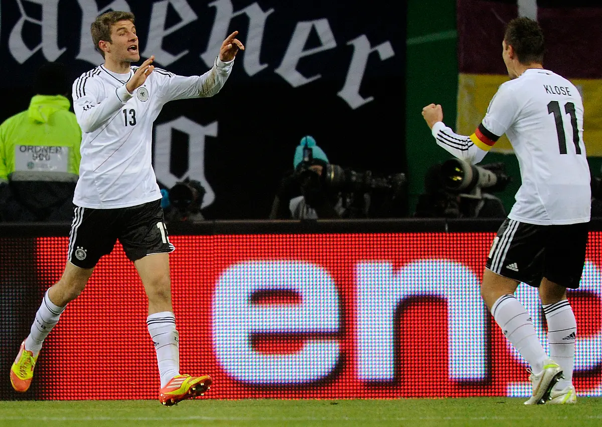 2011-11-15T202119Z-01-FBI06-RTRMDNP-3-SOCCER-GERMANY-JPG8657238937328888297