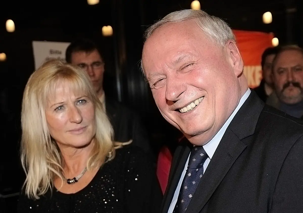 DI10308-20111112-jpg253448110168417012