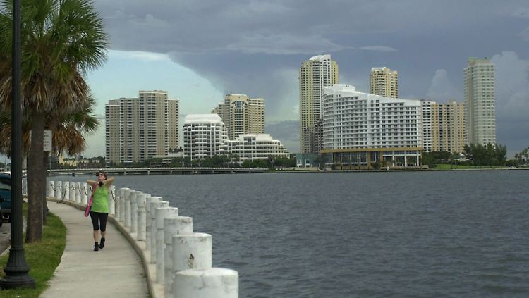 Spaziergängerin in Miami. 