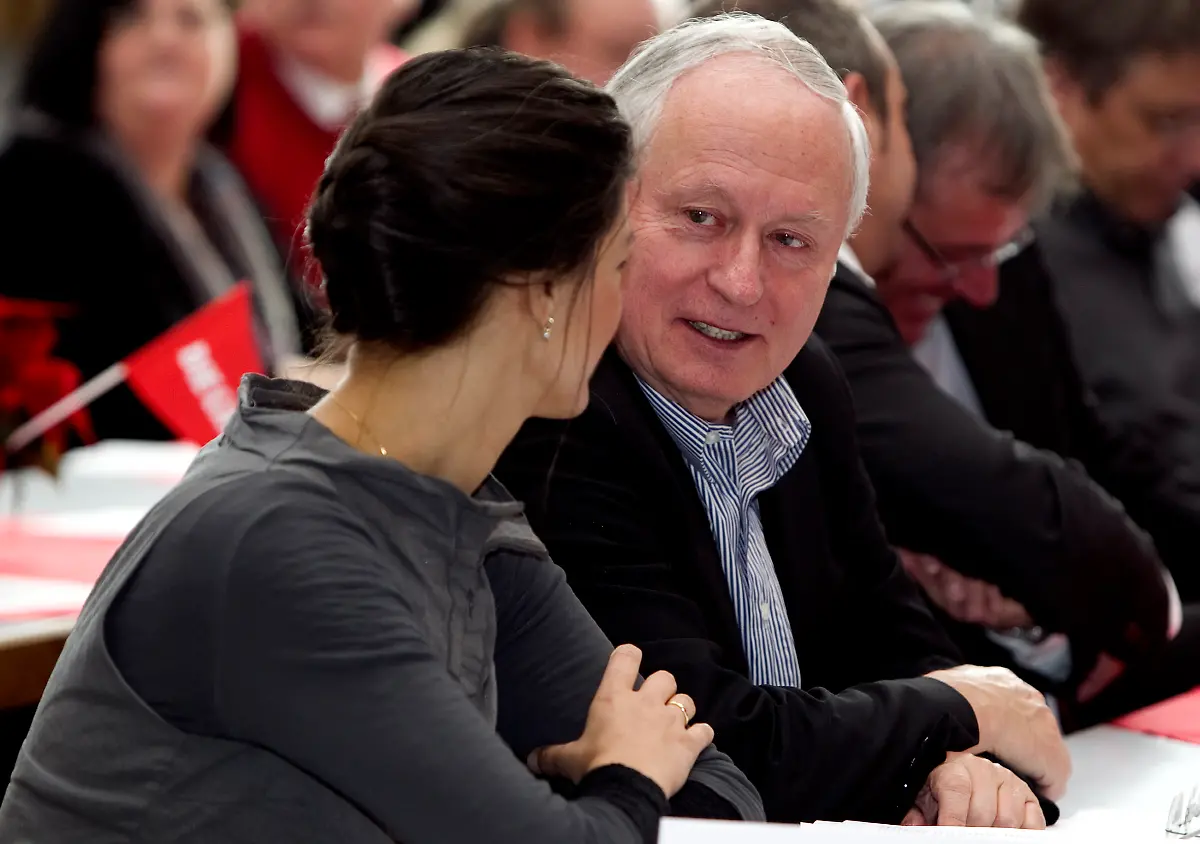 DI10208-20111112-jpg3463763869143781184