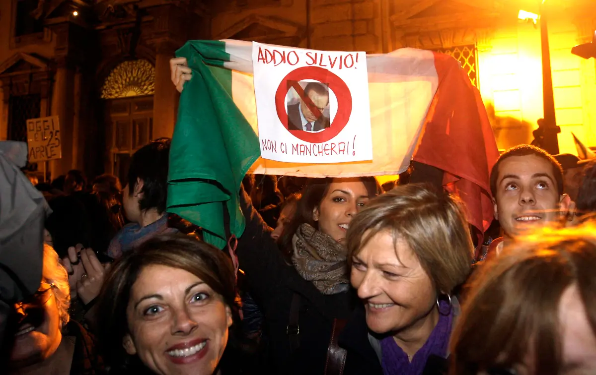 2011-11-12T202142Z-01-SRE117-RTRMDNP-3-ITALY-CRISIS-JPG5058361375492096732