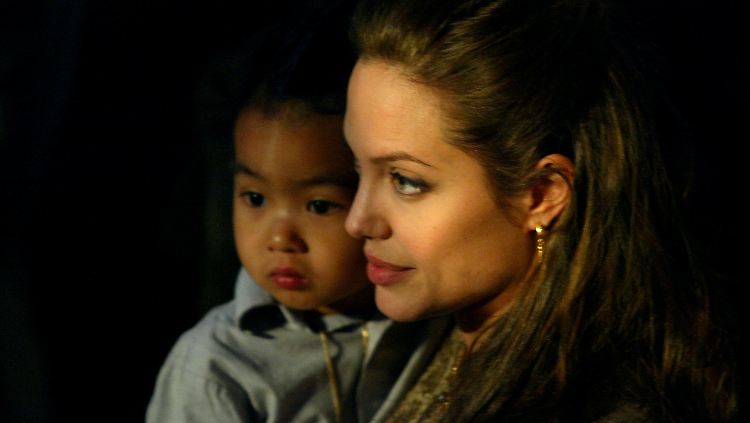 Angelina Jolies Sohn Maddox snackt gerne Heuschrecken.