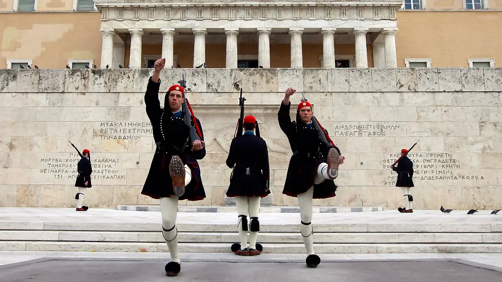 2011-11-11T125126Z-01-ATH03-RTRMDNP-3-GREECE-JPG573573236639664515