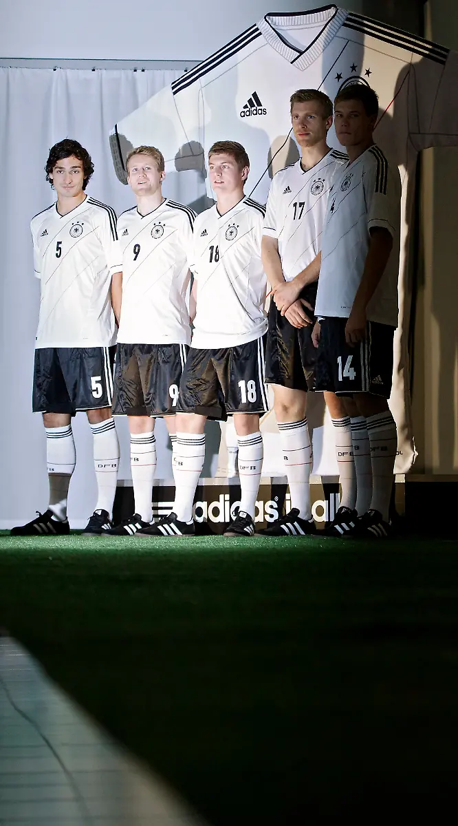 DI10251-20111109-jpg3720416699827560242