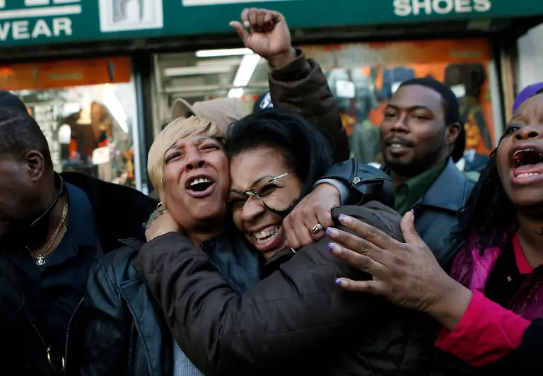 2011-11-07T215249Z-01-NYK301-RTRMDNP-3-PEOPLE-MICHAELJACKSON-VERDICT-JPG3472393018144177493