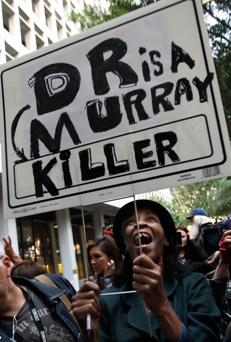 2011-11-07T222813Z-01-LUC30-RTRMDNP-3-PEOPLE-MICHAELJACKSON-VERDICT-JPG1911115052528526147