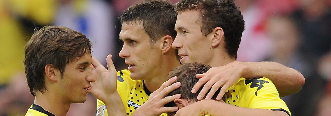 Vorfreude: Die Dortmunder Moritz Leitner, Sebastian Kehl, Mario Goetze und Ivan Perisic jubeln nach dem Tor.