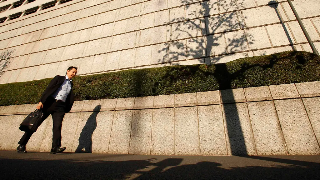 2011-10-27T075140Z-01-TOK319-RTRMDNP-3-JAPAN-ECONOMY-SHIRAKAWA-JPG6106806957592833096