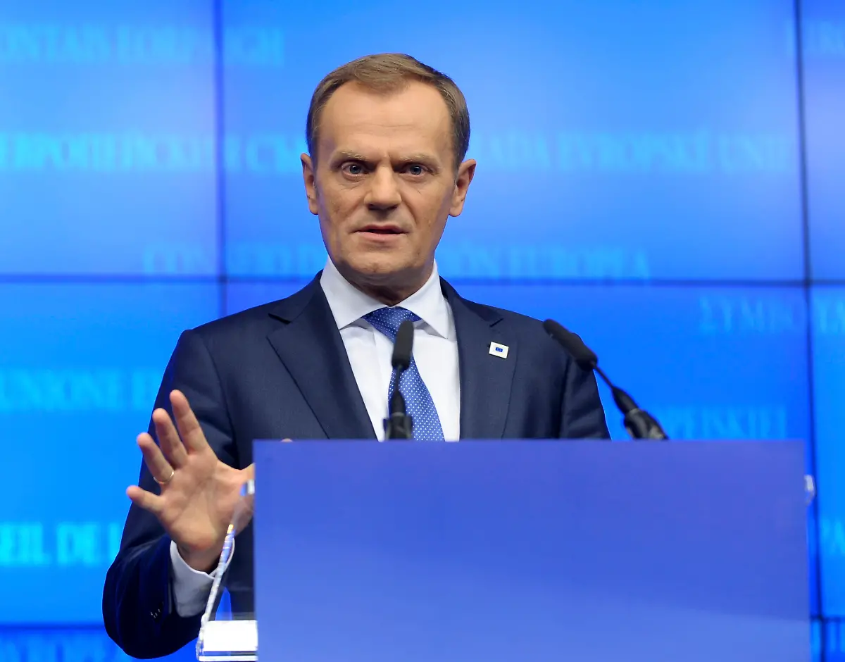 2011-10-26T185337Z-01-DZL03-RTRMDNP-3-EU-SUMMIT-JPG4190004569599668631