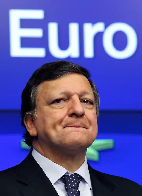 2011-10-27T025536Z-01-THR06-RTRMDNP-3-EU-SUMMIT-JPG5185703202010645403