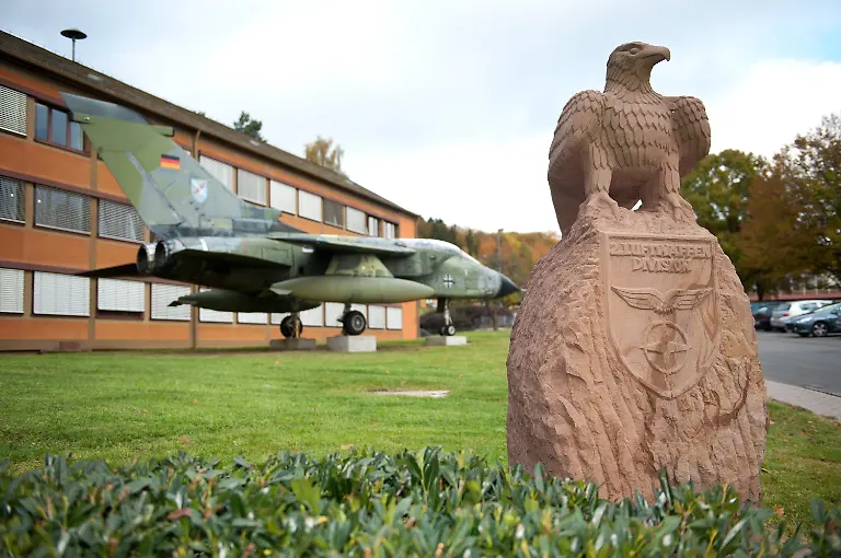 30z02318-jpg6739422825247943127