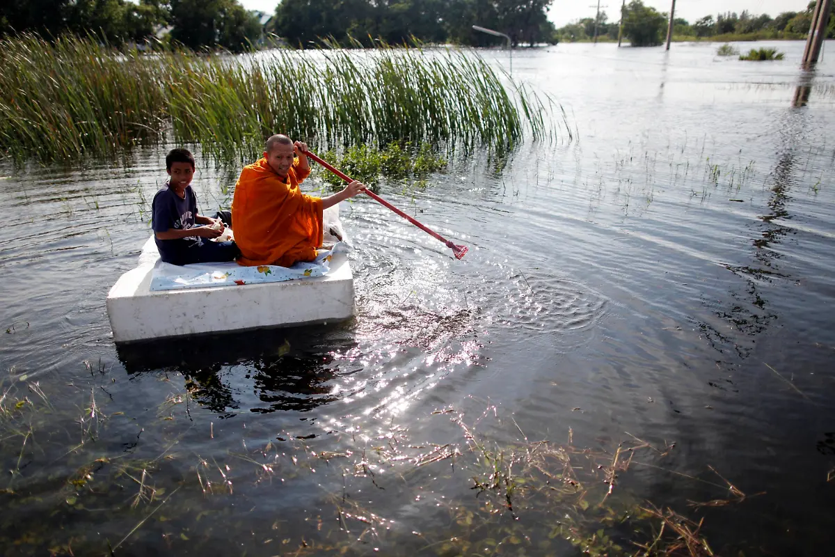 2011-10-17T124612Z-01-DSB07-RTRMDNP-3-THAILAND-JPG3059820975637546265