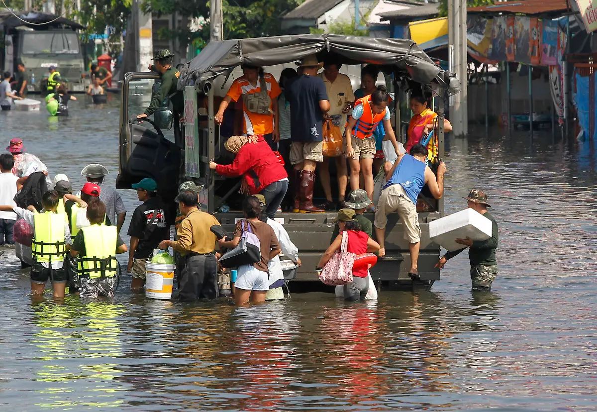2011-10-22T093123Z-01-BAN208-RTRMDNP-3-THAILAND-FLOODS-JPG7507925606045189513