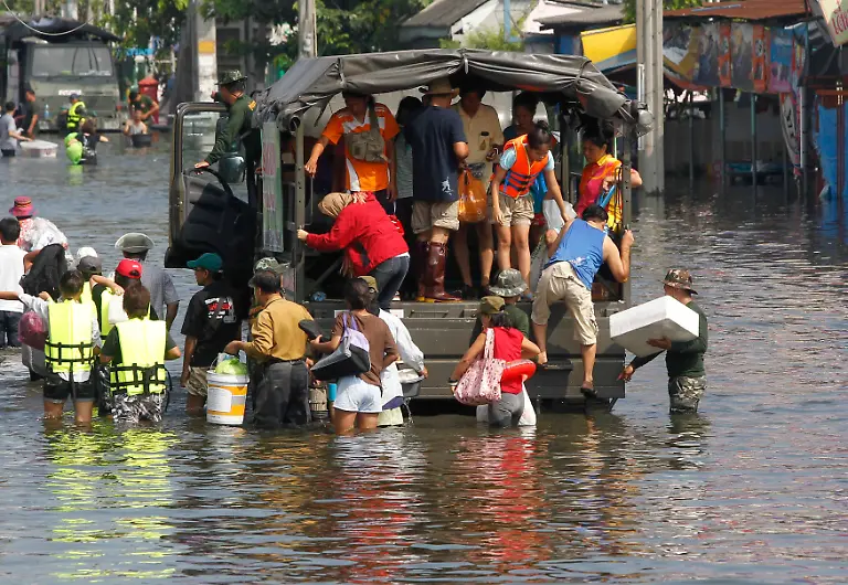 2011-10-22T093123Z-01-BAN208-RTRMDNP-3-THAILAND-FLOODS-JPG7507925606045189513