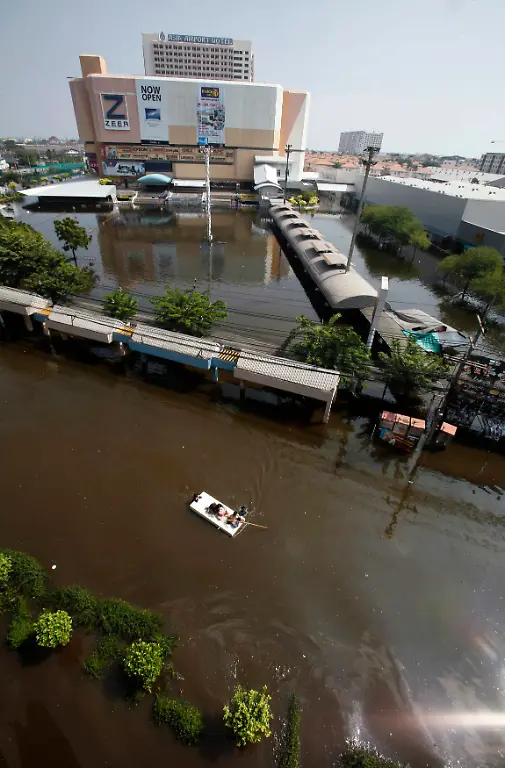 2011-10-24T060553Z-01-BAZ07-RTRMDNP-3-THAILAND-FLOODS-JPG1887961466857727124