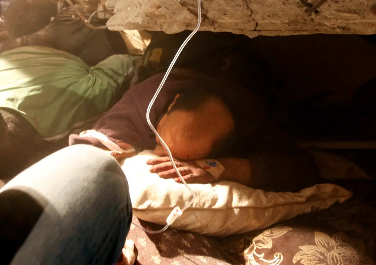 2011-10-23T205319Z-01-IST30-RTRMDNP-3-TURKEY-QUAKE-JPG708863511520745218