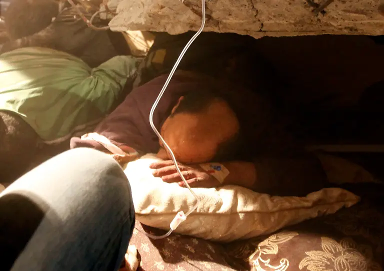 2011-10-23T205319Z-01-IST30-RTRMDNP-3-TURKEY-QUAKE-JPG708863511520745218