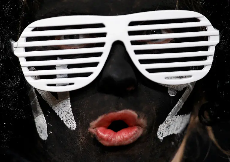 2011-10-16T074805Z-01-RWC310-RTRMDNP-3-RUGBY-WORLD-ZEALAND-JPG6157713679163693354