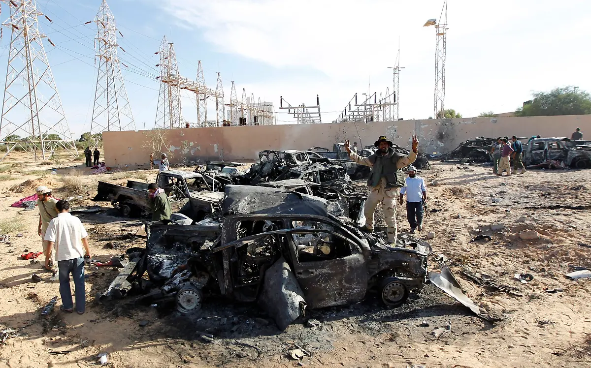 2011-10-20T192726Z-01-LIB28-RTRMDNP-3-LIBYA-JPG8149488749291962391