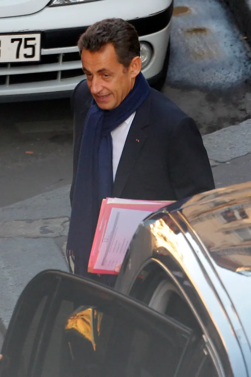 2011-10-20T080531Z-01-VAK05-RTRMDNP-3-FRANCE-BRUNI-JPG3344668233590378894