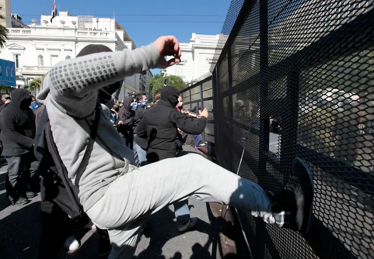 2011-10-19T134041Z-01-YH13-RTRMDNP-3-GREECE-CLASHES-JPG4918009109715121543