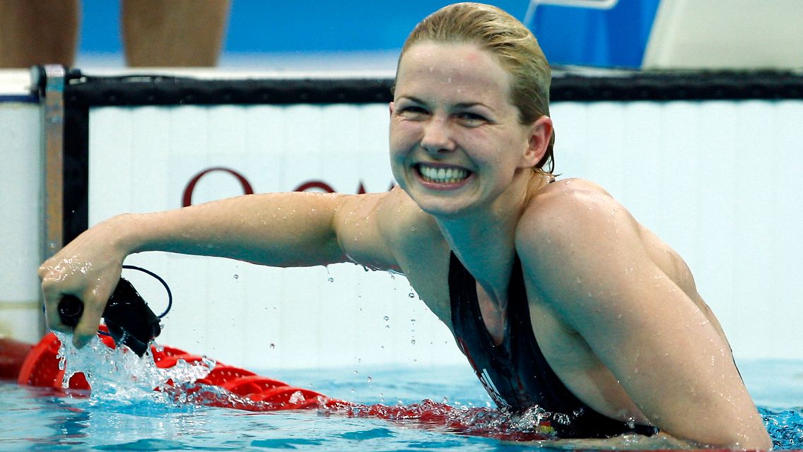 Kleider machen Schwimmer: Britta Steffen wird von Tag zu Tag schneller.