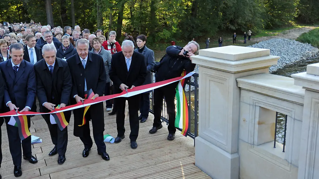 30t45943-jpg7598118982087866068