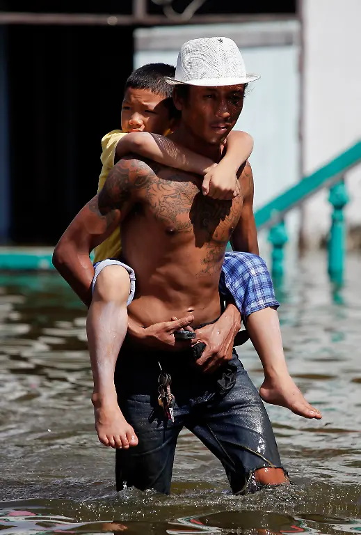 2011-10-16T134140Z-01-DSB09-RTRMDNP-3-THAILAND-JPG1136362514314687718