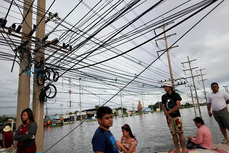 2011-10-16T135325Z-01-DSB02-RTRMDNP-3-THAILAND-FLOODS-JPG3161106771516562523