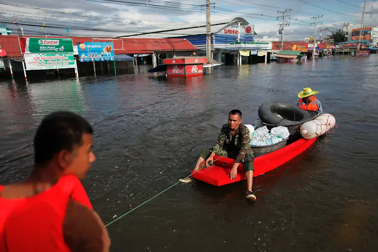 2011-10-16T135347Z-01-DSB06-RTRMDNP-3-THAILAND-FLOODS-JPG6109539042898953213