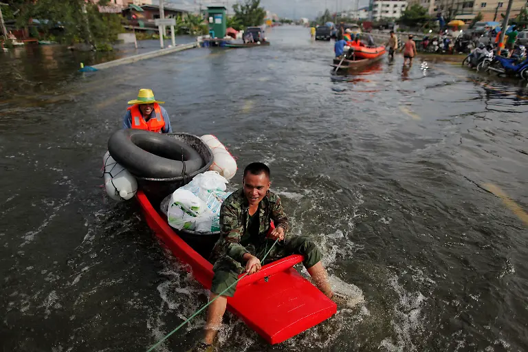 2011-10-16T140243Z-01-DSB13-RTRMDNP-3-THAILAND-JPG290148936496481204