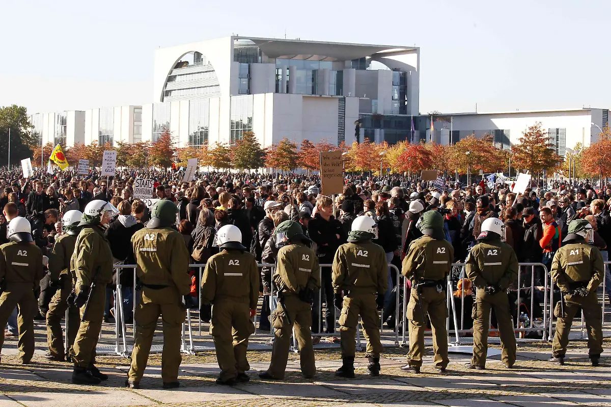 2011-10-15T135418Z-01-TOB06-RTRMDNP-3-PROTESTS-JPG526879680444153477