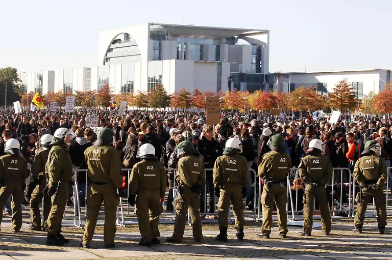 2011-10-15T135418Z-01-TOB06-RTRMDNP-3-PROTESTS-JPG526879680444153477