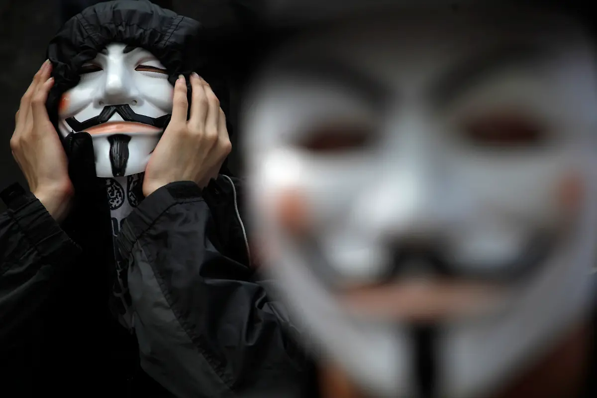 2011-10-15T100203Z-01-HKG108-RTRMDNP-3-PROTESTS-JPG1018372158616719063