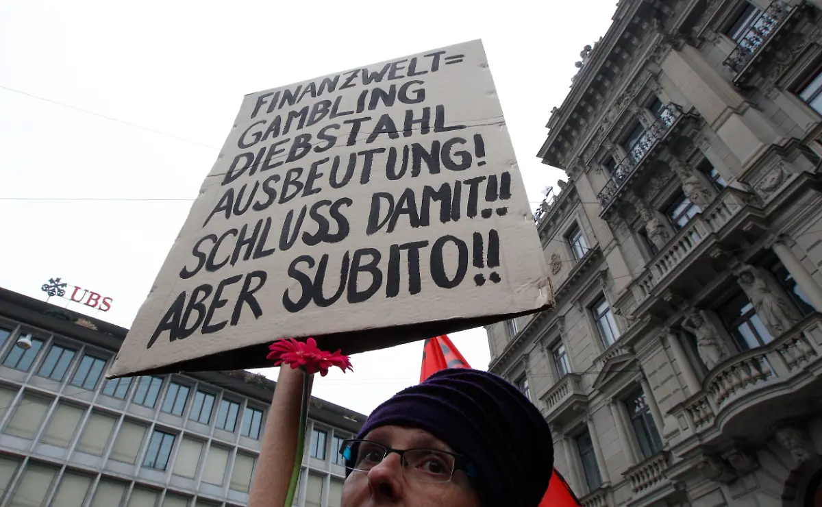 2011-10-15T113106Z-01-CHM06-RTRMDNP-3-SWITZERLAND-JPG1877122802980644753