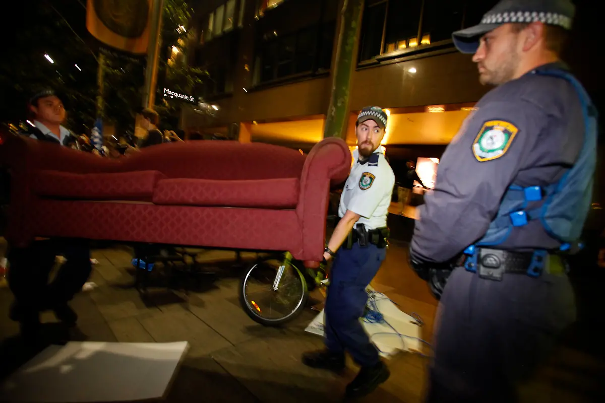 2011-10-15T120340Z-01-DGM59-RTRMDNP-3-PROTESTS-JPG3849011212739130277