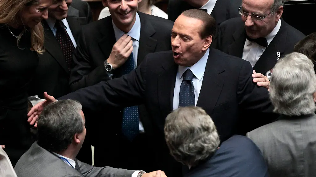 2011-10-14T123046Z-01-ROM117-RTRMDNP-3-ITALY-VOTE-JPG4495201233323363472