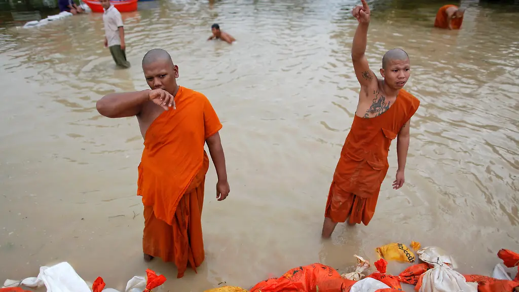 2011-10-12T142416Z-01-DSB17-RTRMDNP-3-THAILAND-JPG9010099968636454822