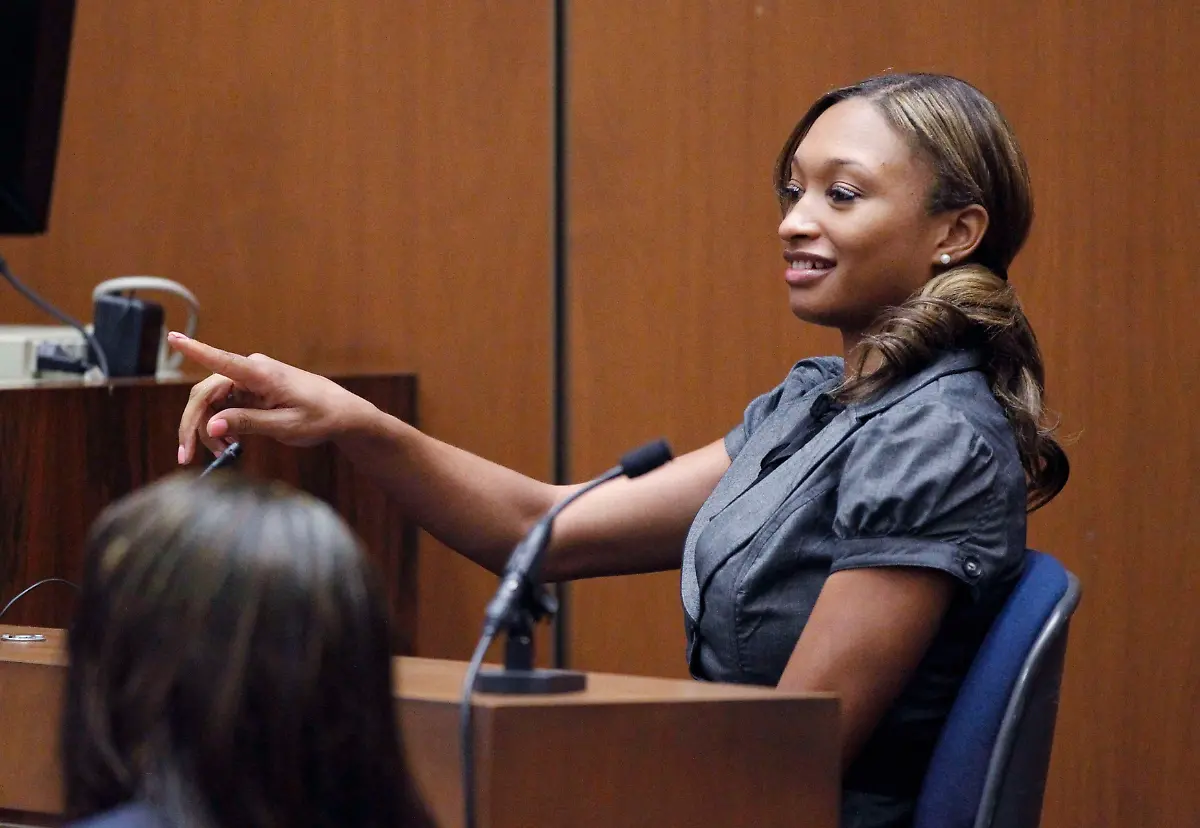 2011-10-04T181353Z-01-LOA04-RTRMDNP-3-PEOPLE-MICHAELJACKSON-JPG8567503724924337173